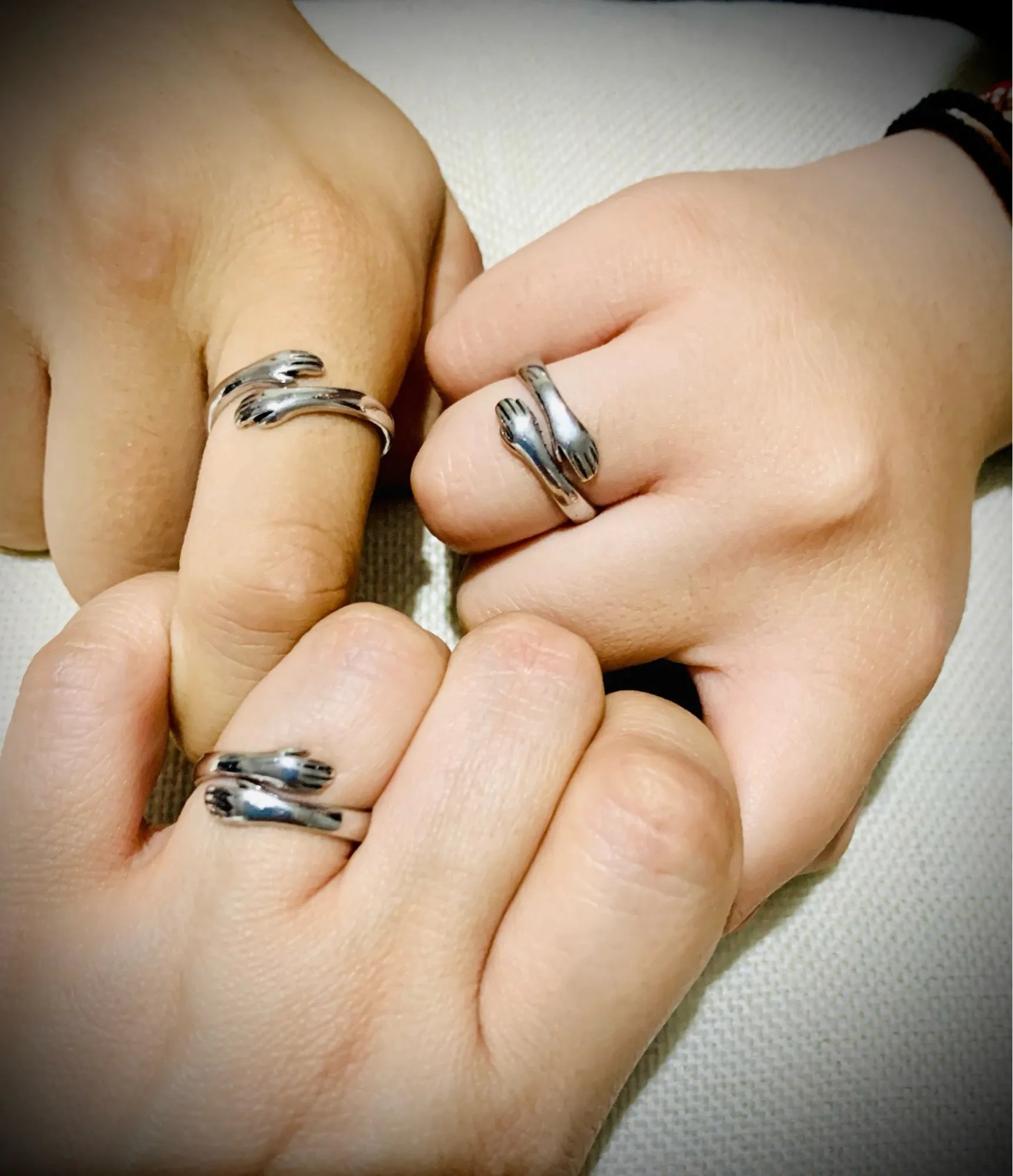 טבעת חיבוק עם חריטה 925