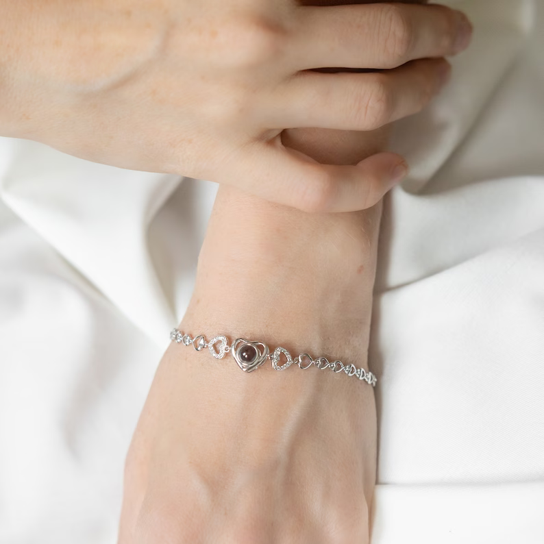 צמיד נועם עם תמונה מוצפנת